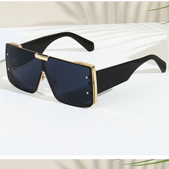 Black and Gold Y2K Square Sunglasses unisex - Picture 3 of 4